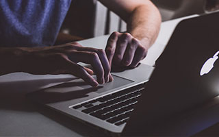 英超日本国脚与战犯照片合影，在华英国球迷向俱乐部抗议：请真诚道歉，并表明永远反法西斯立场